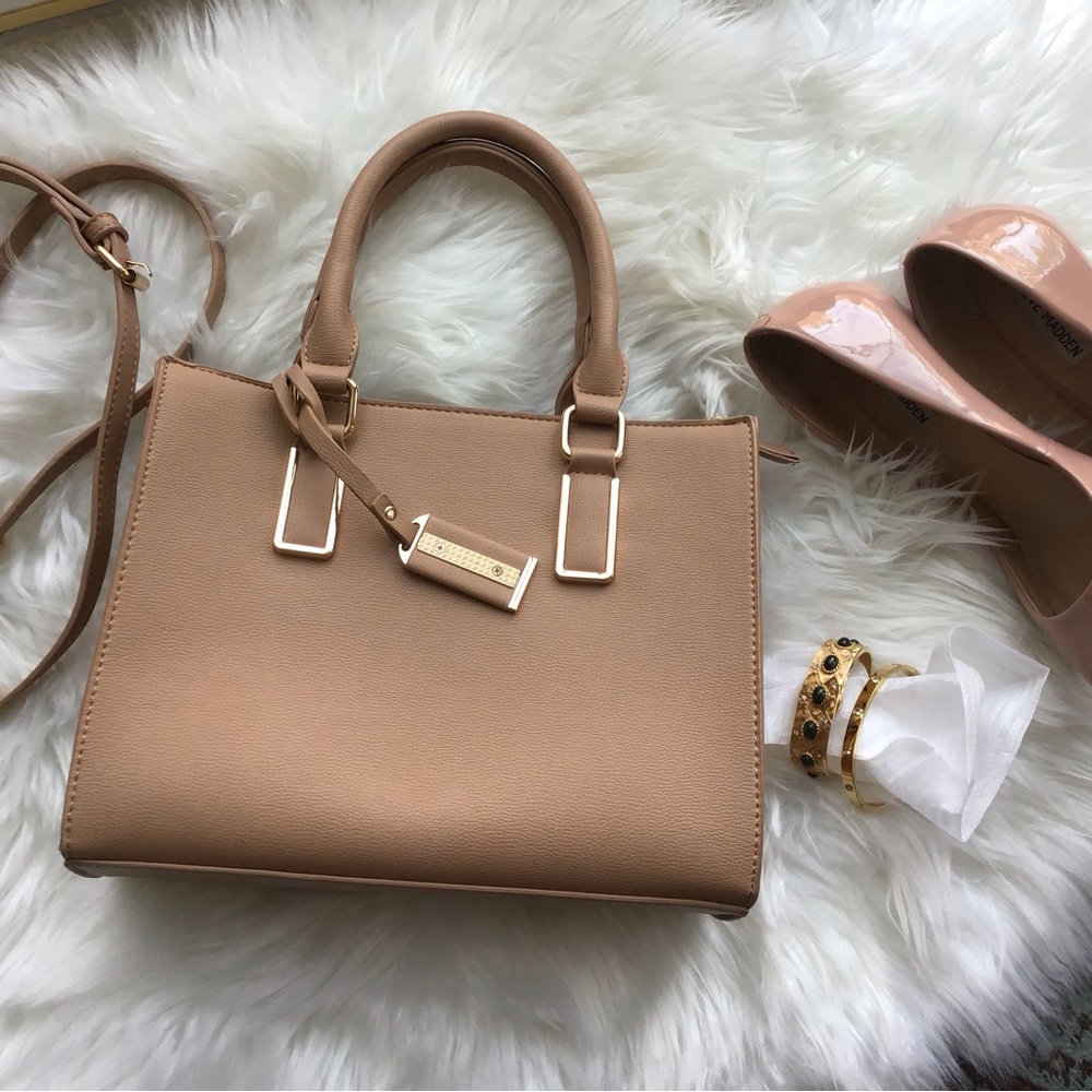 Tote bag, Medium Size in excellent condition, Dusty Beige color